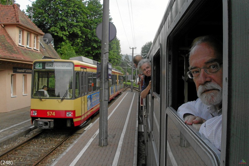 Bahn 248.jpg - In den Tagen ohne Klimatisierung konnte man sich noch aus dem Fenster lehnen.